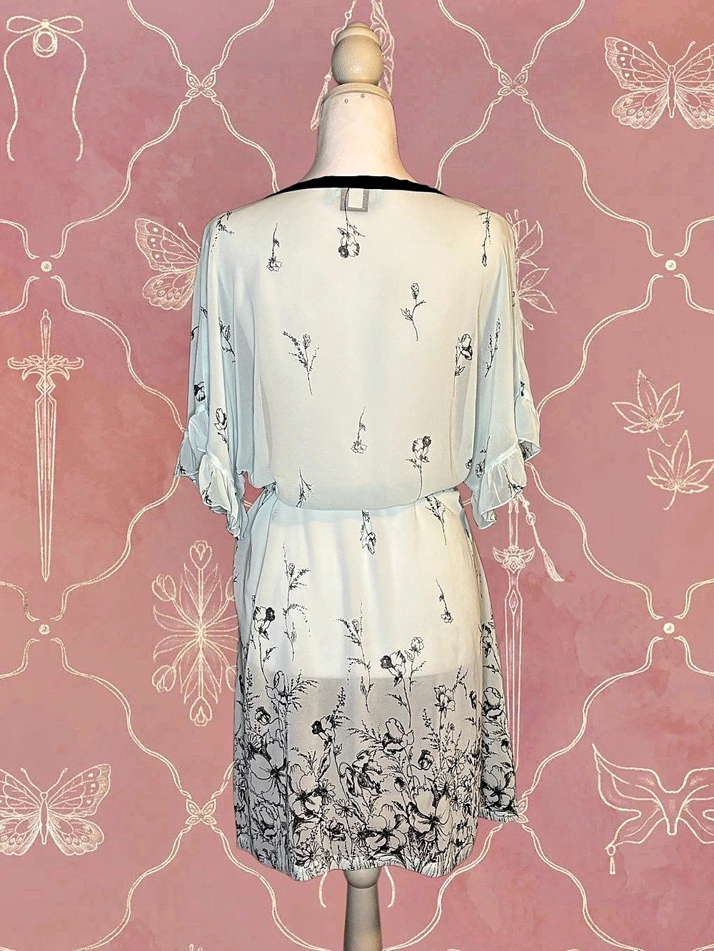 Dainty Floral Robe - Picture 3 of 3